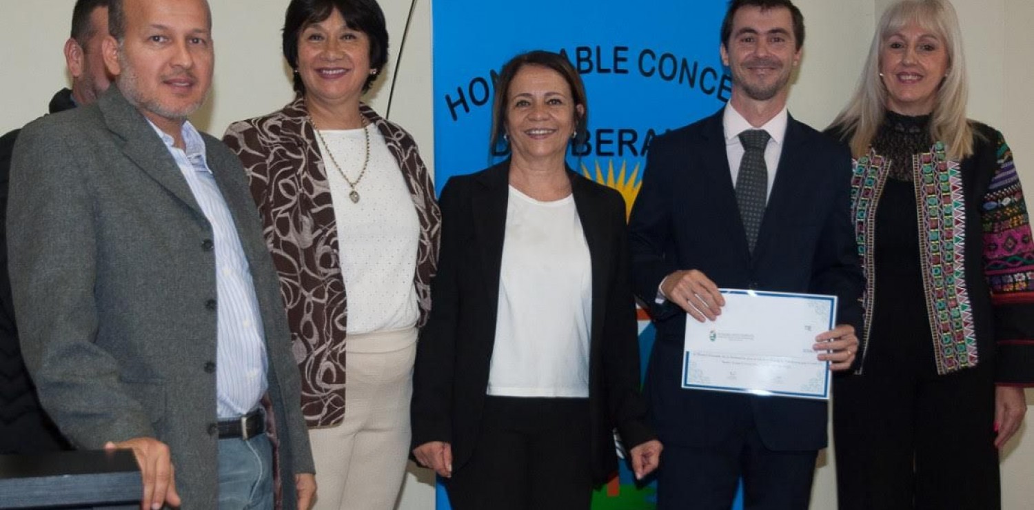 Distinguen a docentes de Fundación Barceló en Santo Tomé, Corrientes